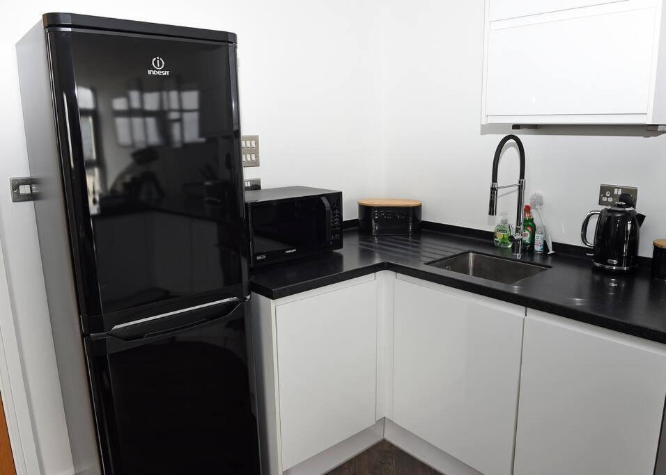 Trendy City Centre Apartment With Free Parking Cardiff Exterior photo